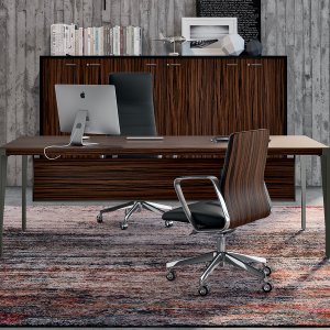 Chefskrivebord X9 fra Quadrifoglio med sidebord og multiboks