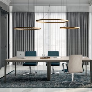 Direktionskontor med X9 skrivebord og mødebord
