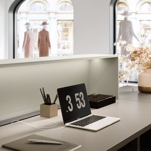 Sokkel i anodiseret aluminium på Z1-disken