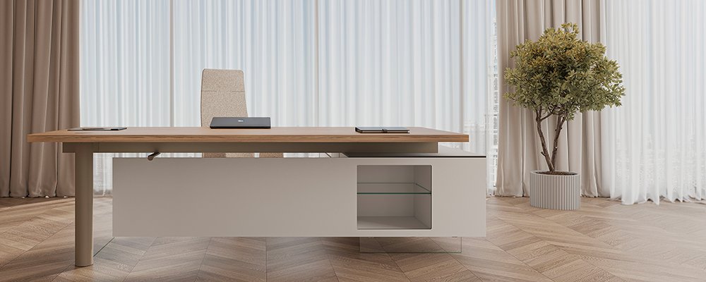 Skrivebord med sidebord og skab